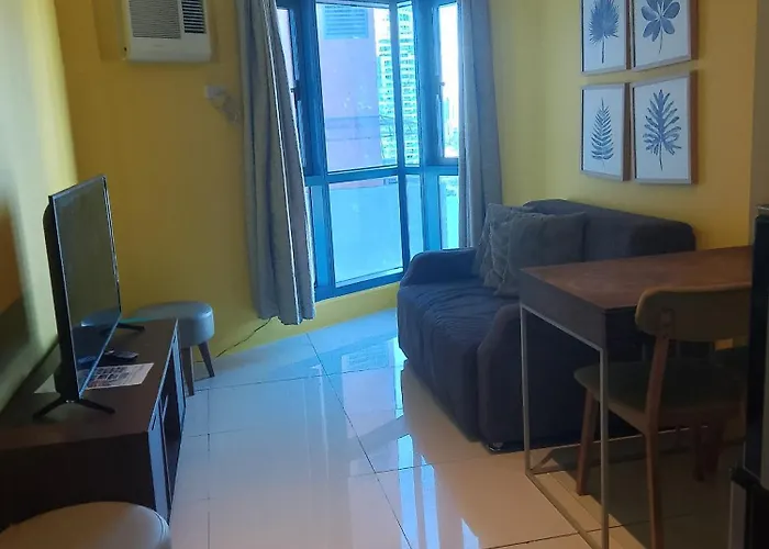 The Embassy Pods 3*
