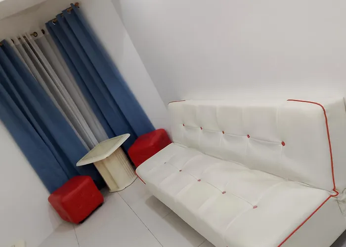 The Embassy Pods 3* Manille